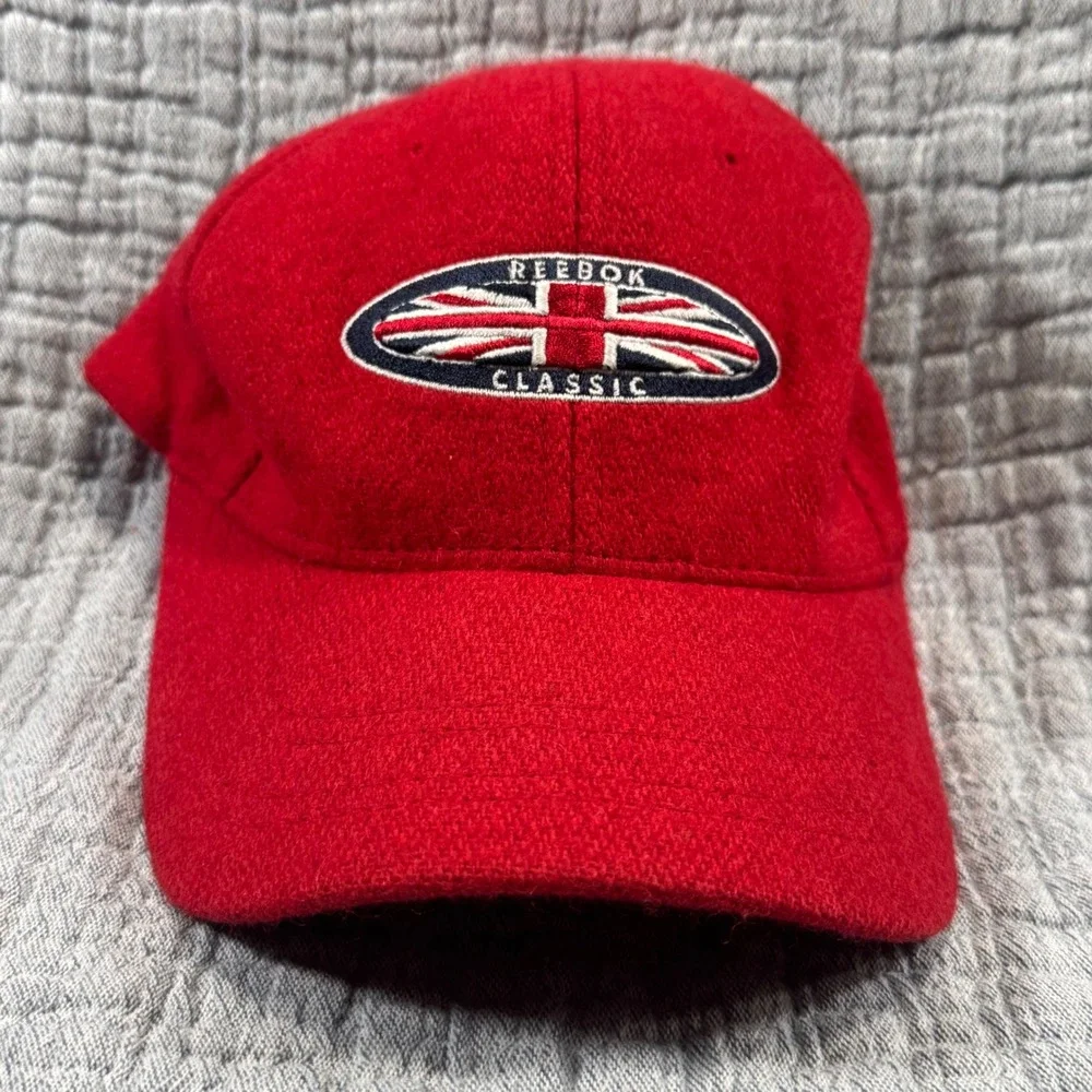 Vintage Reebok Classic‎ Hat Wool Acrylic Blend Red Strapback Fuzzy British Flag